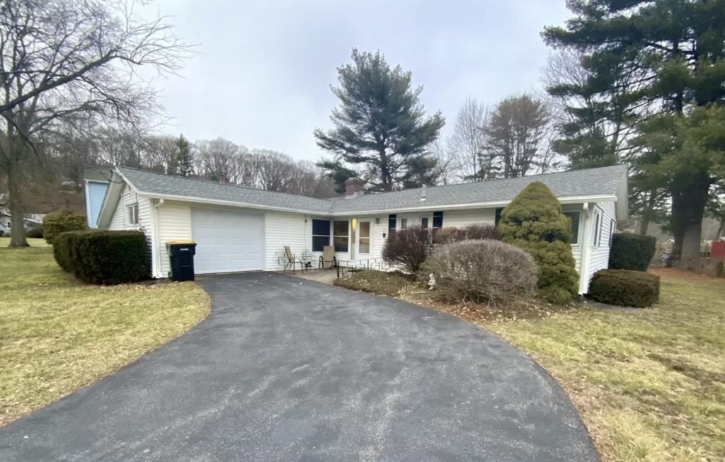 home-of-the-week-campanelli-style-ranch-in-framingham-at-459-000